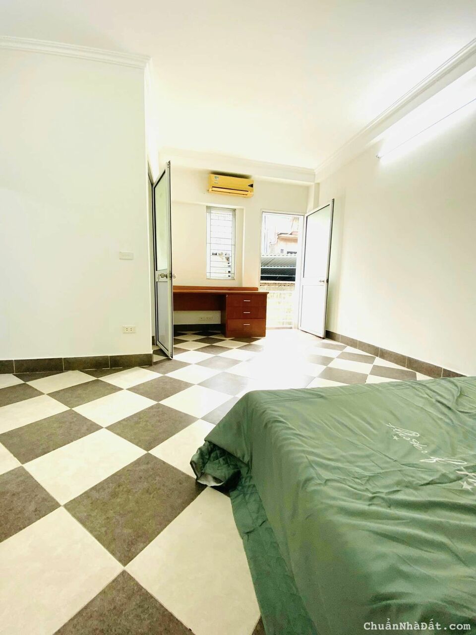 Nhà ngõ 176 Trương Định, HBT - Thoáng sáng - Gần ô tô - Mặt tiền rộng 5.8m - 31m2 giá chỉ 3.35 tỷ