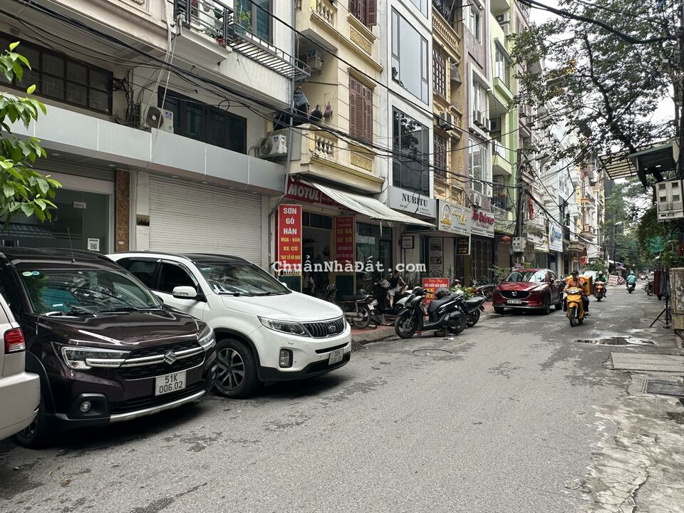 bán nhà phố Phố Pháo Đài Láng, phân lô - ô tô tránh - kinh doanh - ngõ thông - gần phố 