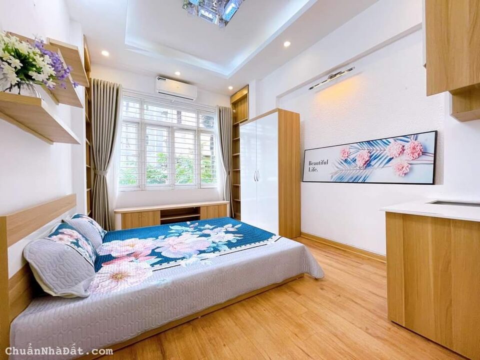 Hiếm: CCMN Xuân Thủy - 5T - 8 phòng KK - DT 40 triệu/th - 42m - 6.6 tỷ