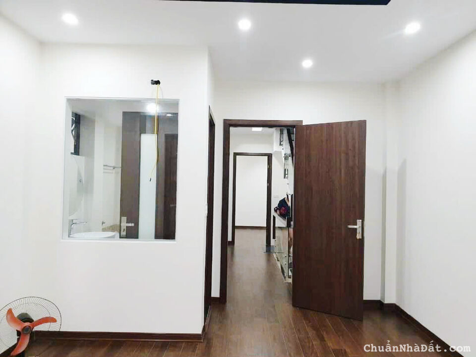 Sốc! Bán gấp nhà Phố Chùa Láng, Đống Đa 2 thoáng, Ô tô tránh, Gần Hồ 61m² 4 tầng MT 4,2m 10.5 tỷ. Sốc! Bán gấp nhà Phố Chùa Láng, Đống Đa 2 thoáng, Ô tô tránh, Gần Hồ 61m² 4 tầng MT 4,2m 10.5 tỷ.