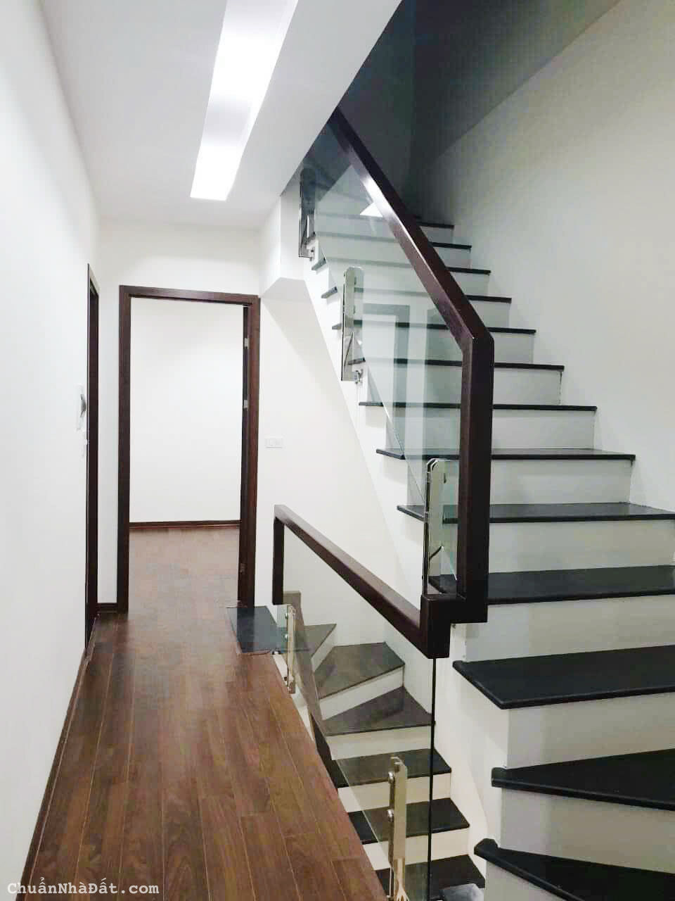 Sốc! Bán gấp nhà Phố Chùa Láng, Đống Đa 2 thoáng, Ô tô tránh, Gần Hồ 61m² 4 tầng MT 4,2m 10.5 tỷ. Sốc! Bán gấp nhà Phố Chùa Láng, Đống Đa 2 thoáng, Ô tô tránh, Gần Hồ 61m² 4 tầng MT 4,2m 10.5 tỷ.