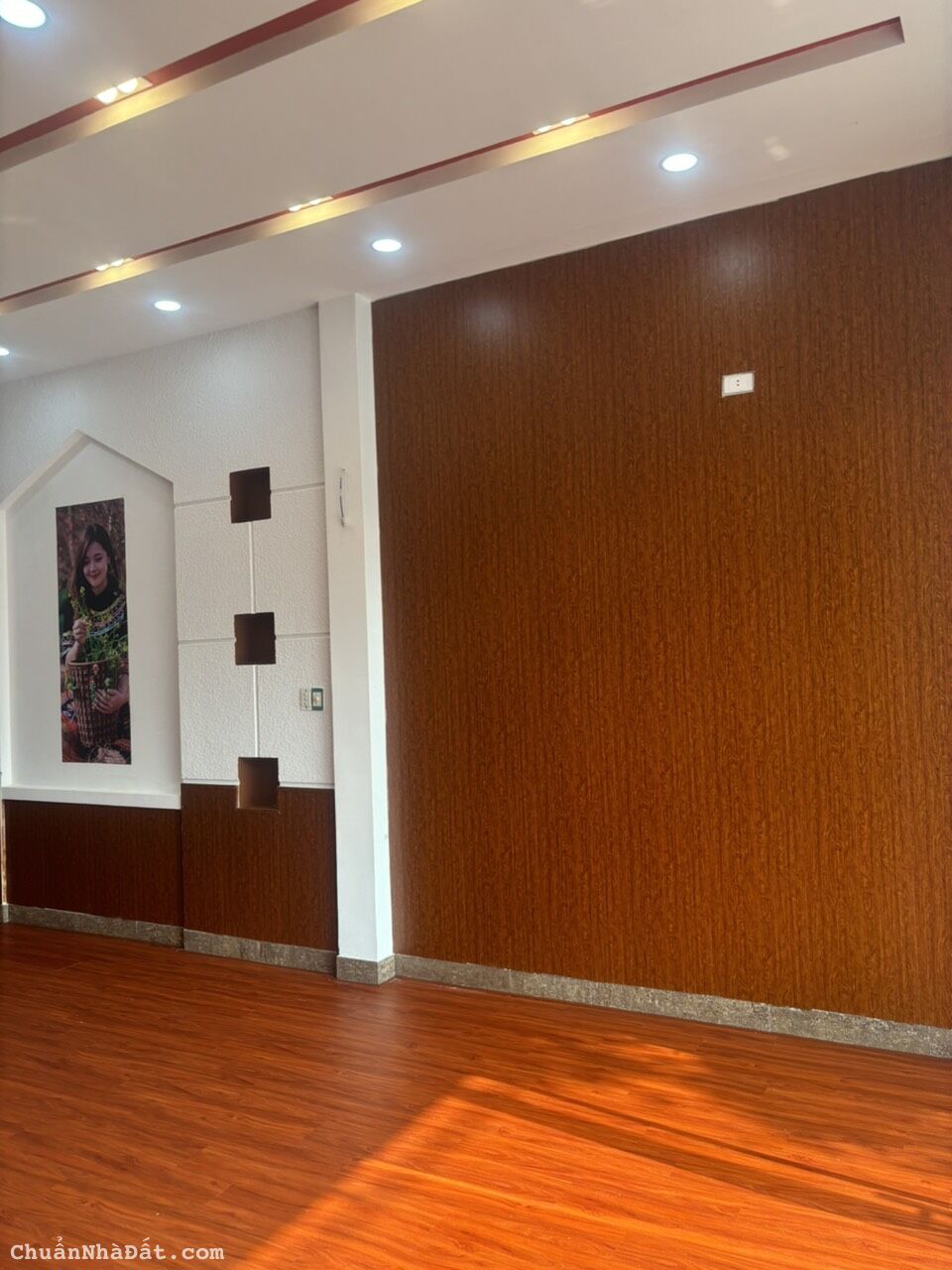 Bán nhà 3 tầng đường Phạm hùng 315m2 sàn. Vị trí kinh doanh buôn bán sầm uất, nhà giá rẻ