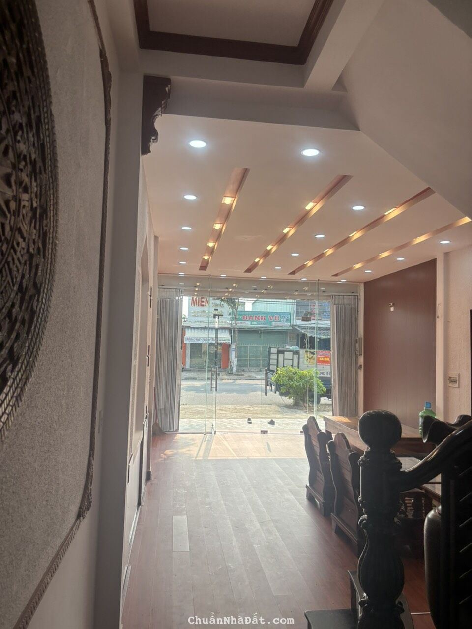 Bán nhà 3 tầng đường Phạm hùng 315m2 sàn. Vị trí kinh doanh buôn bán sầm uất, nhà giá rẻ