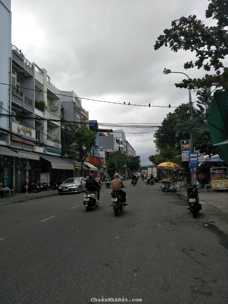 Cho thuê nhà 8 tầng MT trung tâm thành phố có thang máy