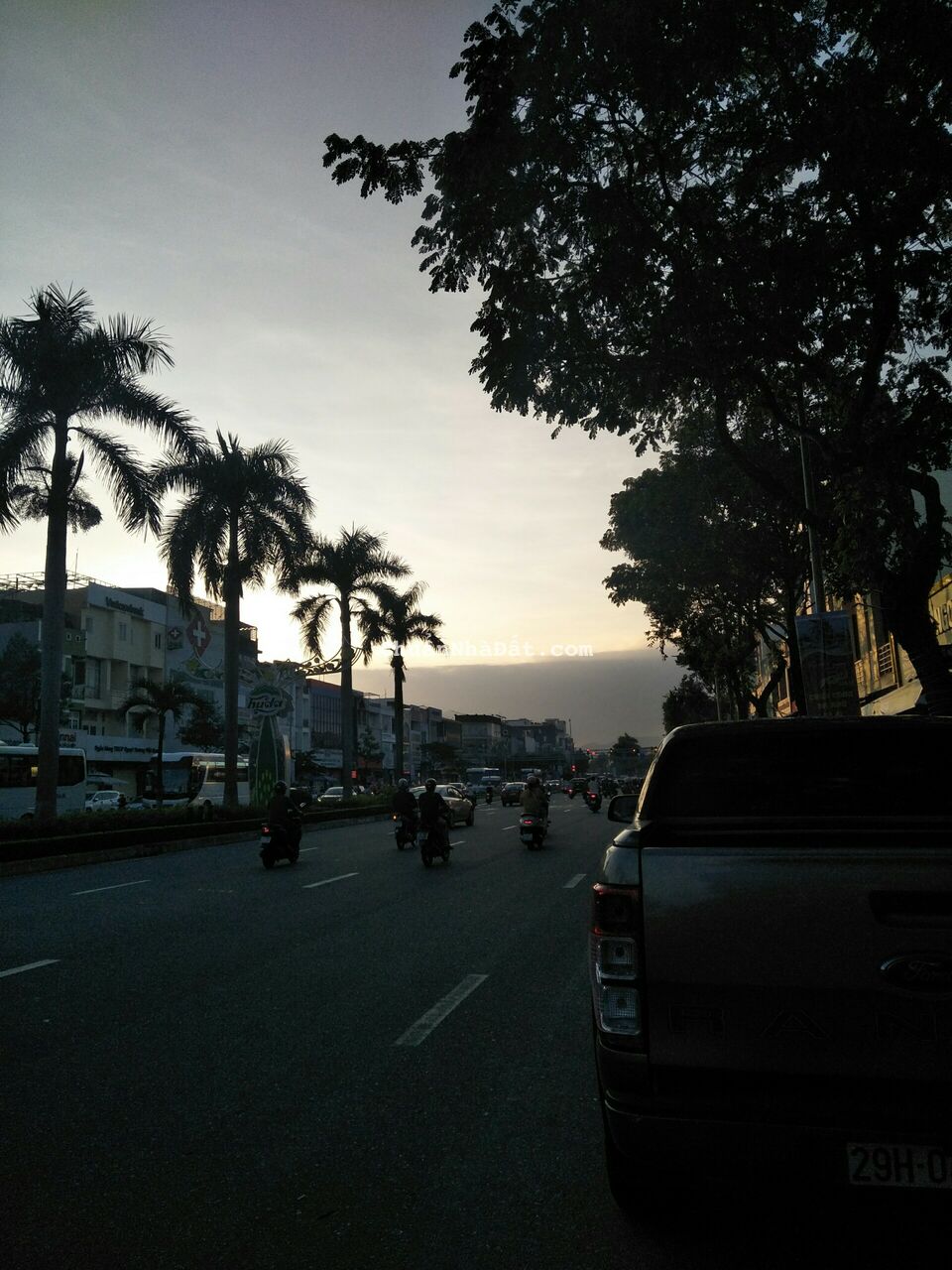 Cho thuê nhà MT Điện Biên Phủ 3 tầng trống suốt