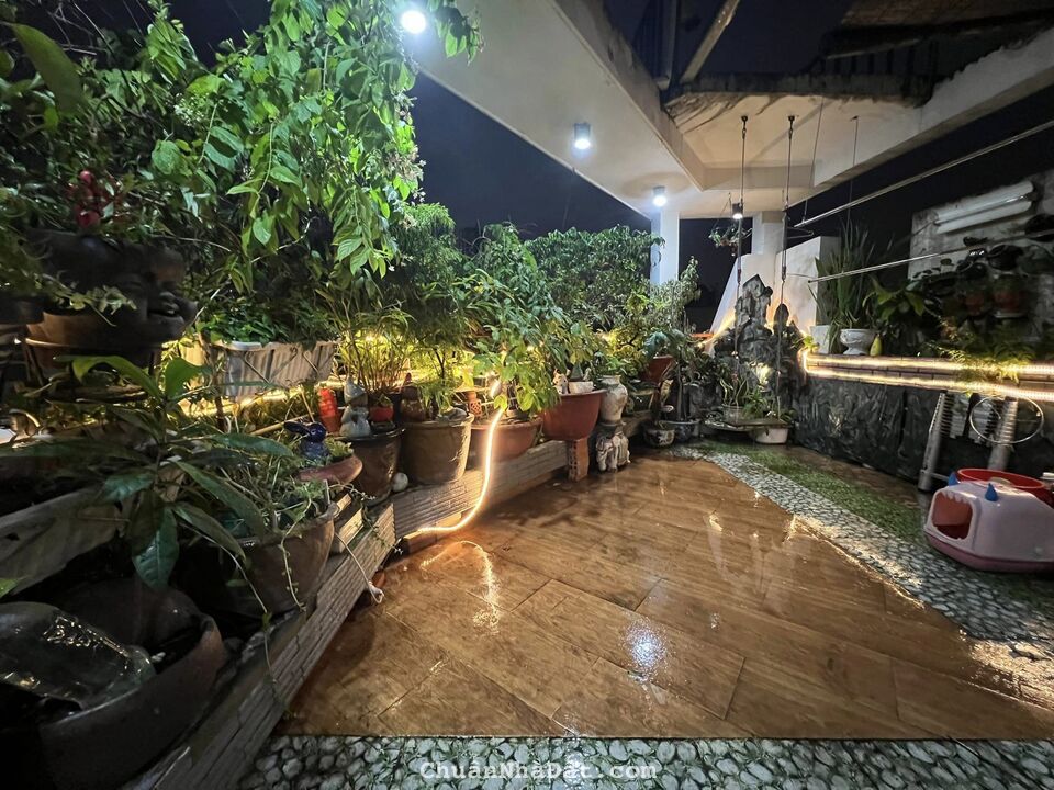 Gia chủ là người yêu thích cây cảnh, đổi nhà để có không gian tốt hơn nên bán 