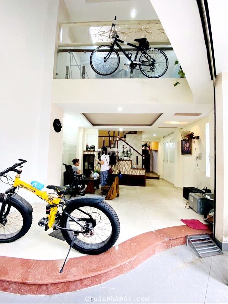 Gia chủ là người yêu thích cây cảnh, đổi nhà để có không gian tốt hơn nên bán 