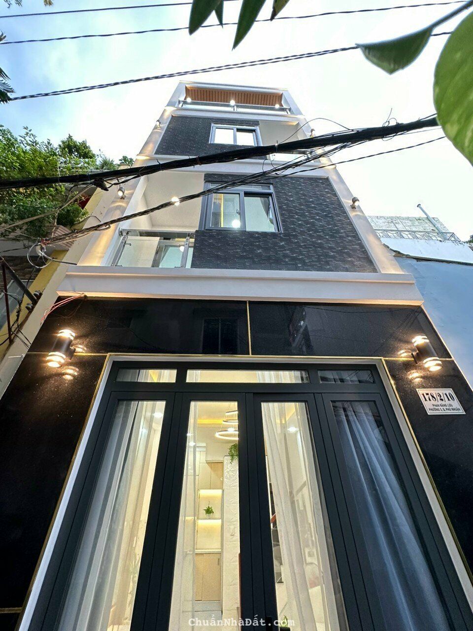 GIẢM SỐC BÁN NHANH HXH Nguyên Hồng 4*18m Trệt 3 lầu ST 12P thu nhập 45tr/th giá 8.2 tỷ GIẢM SỐC BÁN NHANH HXH Nguyên Hồng 4*18m Trệt 3 lầu ST 12P thu nhập 45tr/th giá 8.2 tỷ