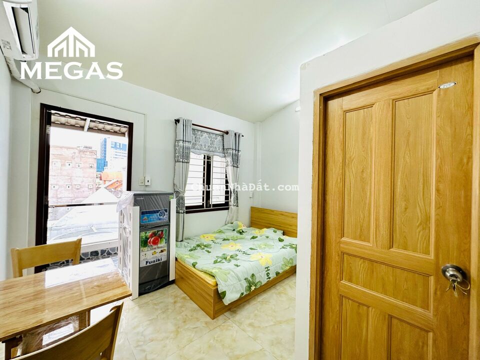 Căn Hộ Mới 100% - Ban Công Lớn - Full Nội Thất - Tác Bếp - Nga ETOWN Cộng Hòa - DH Greewich