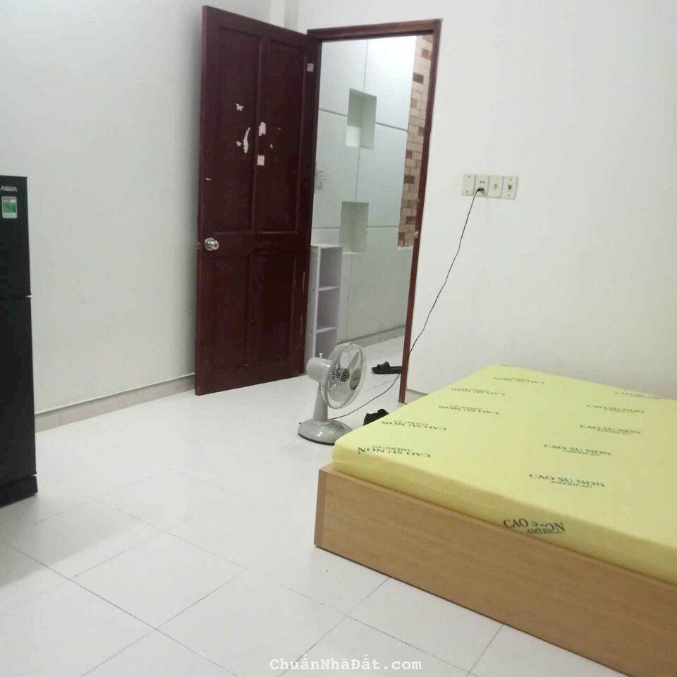  Phòng cho thuê ngay lầu 1 tại 63 Hoa Lan P2 Phú Nhuận