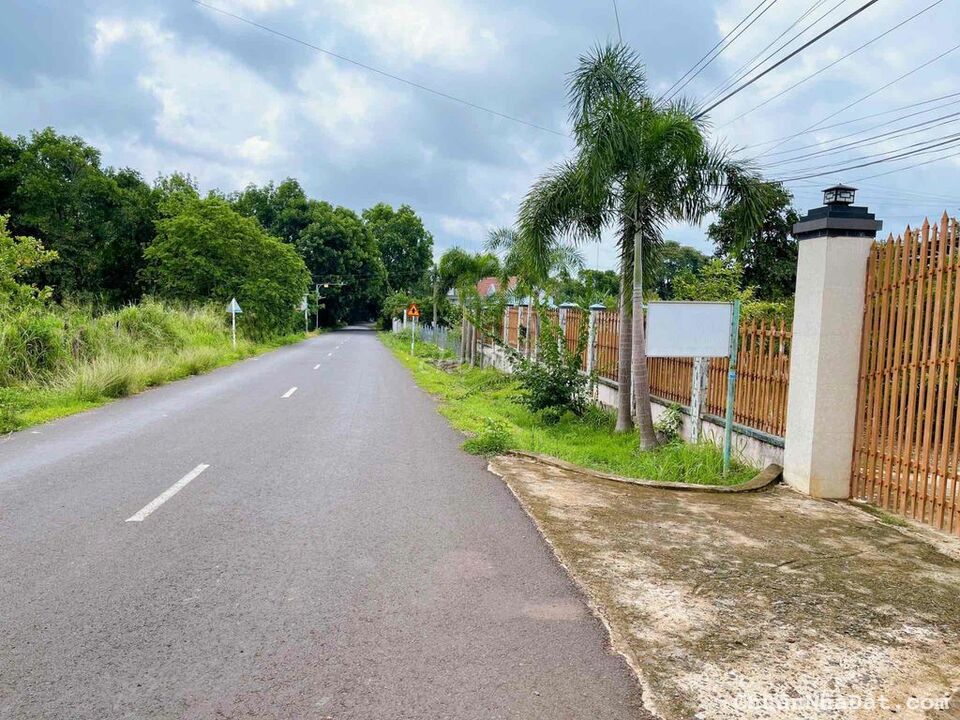 Em bán đất Cách Hùng Vương 50m thôi  - 178m2 ngang 5 , giá  420tr - Shr , full thổ cư