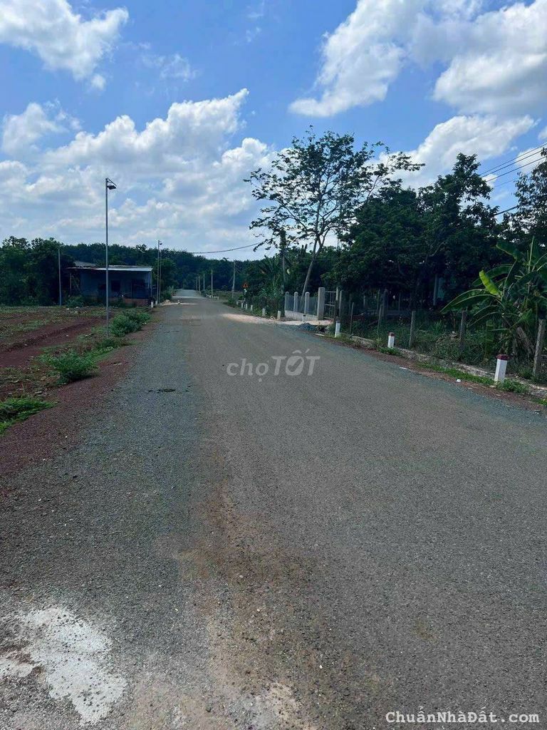 Em bán đất Cách Hùng Vương 50m thôi  - 178m2 ngang 5 , giá  420tr - Shr , full thổ cư  - cách Dt782