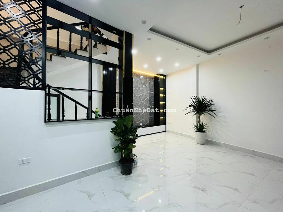 BÁN NHÀ XUÂN THỦY - 37M2 - CÁCH PHỐ 50M -  5 TẦNG - 3 PHÒNG NGỦ - ẢNH THẬT 100% 