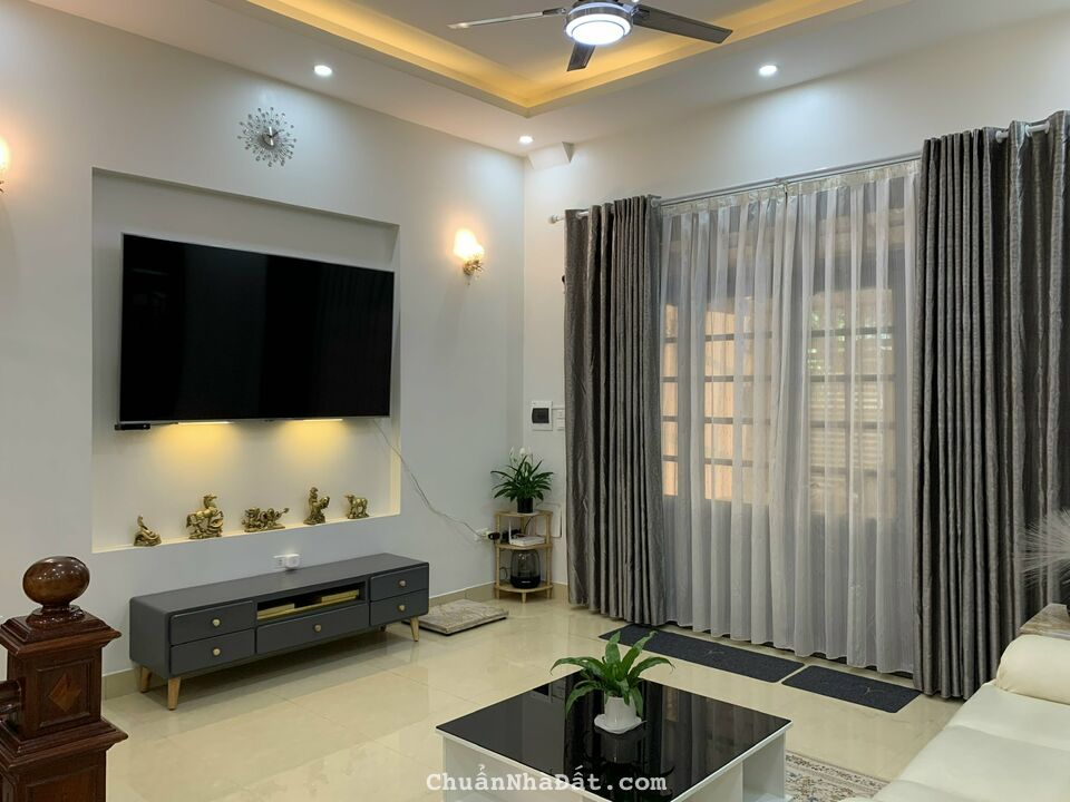 Bán gấp căm nhà Cổ Linh khu đối diện Aeon Mall Long Biên 120m 4 tầng, đường ô tô tránh, có sân vườn