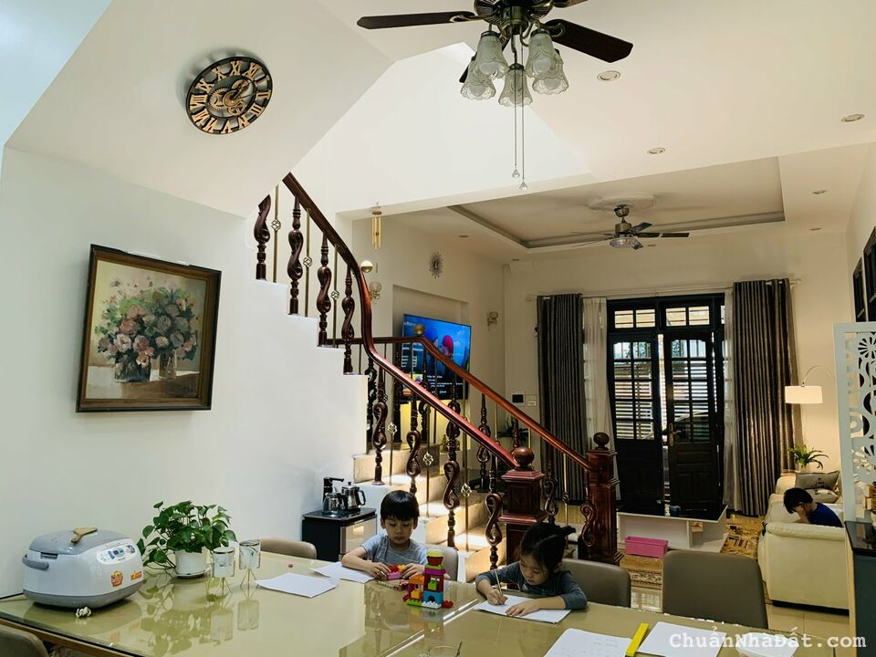 Bán gấp căm nhà Cổ Linh khu đối diện Aeon Mall Long Biên 120m 4 tầng, đường ô tô tránh, có sân vườn