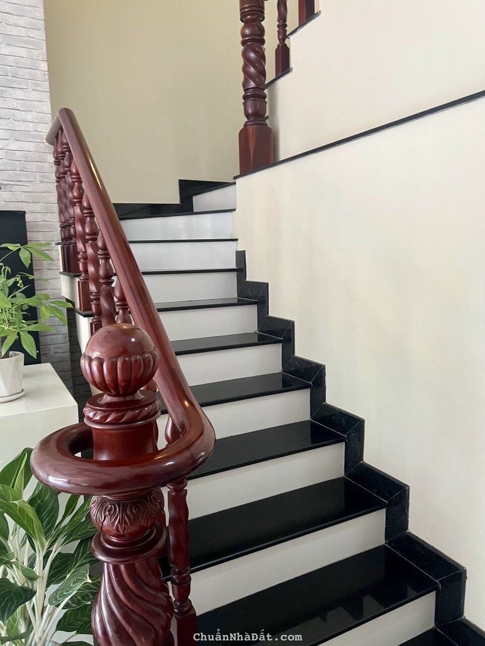 Nhà 2 lầu rất đẹp với diện tích cực phẩm 4mx20m vị trí đẹp tại đông hưng thuận 02 gần chợ cây sộp t