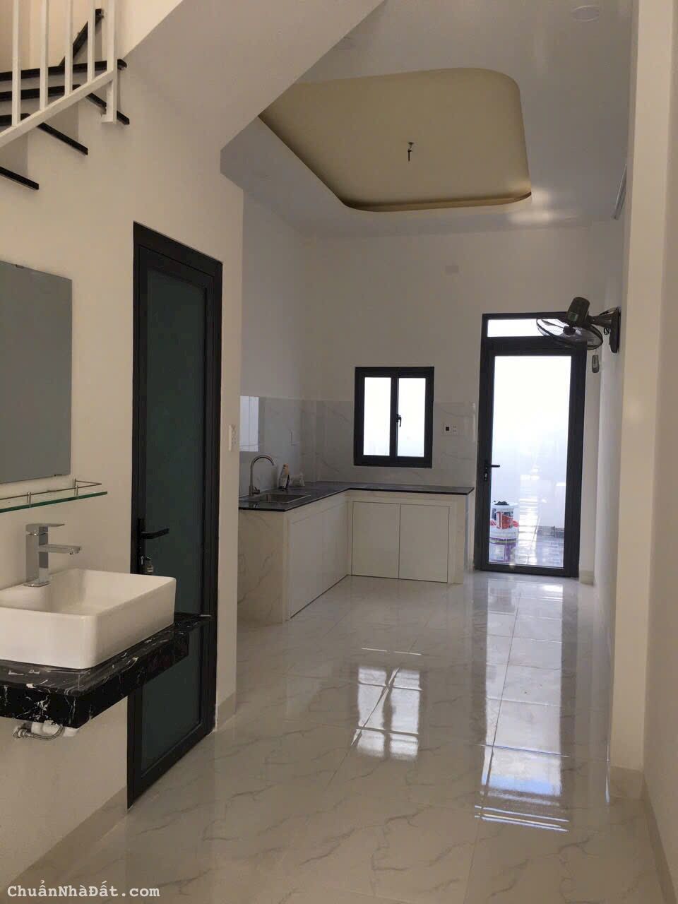 Nhà mới rất đẹp, kiến trúc hiện đại, có 2 máy lạnh, hẻm 6m tân chánh hiệp Nhà mới rất đẹp, kiến trúc hiện đại, có 2 máy lạnh, hẻm 6m tân chánh hiệp