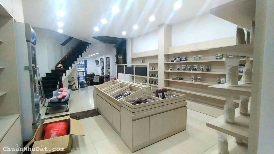 Bán nhà mặt tiền Nguyễn Thiện Thuật P14 BT 84m2 4 tầng + sân thượng cách Q1 15p đi xe máy