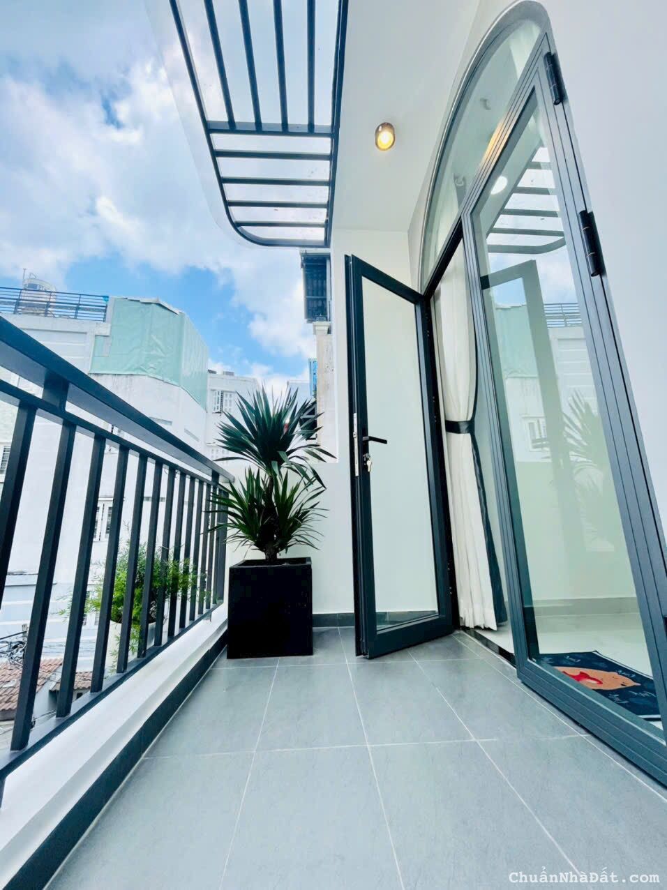 Gần xong hồ sơ định cư cần bán nhà hẻm xe hơi 1 sẹc Nguyễn Gia Trí (D2 cũ) 4.3x16 4 tấm