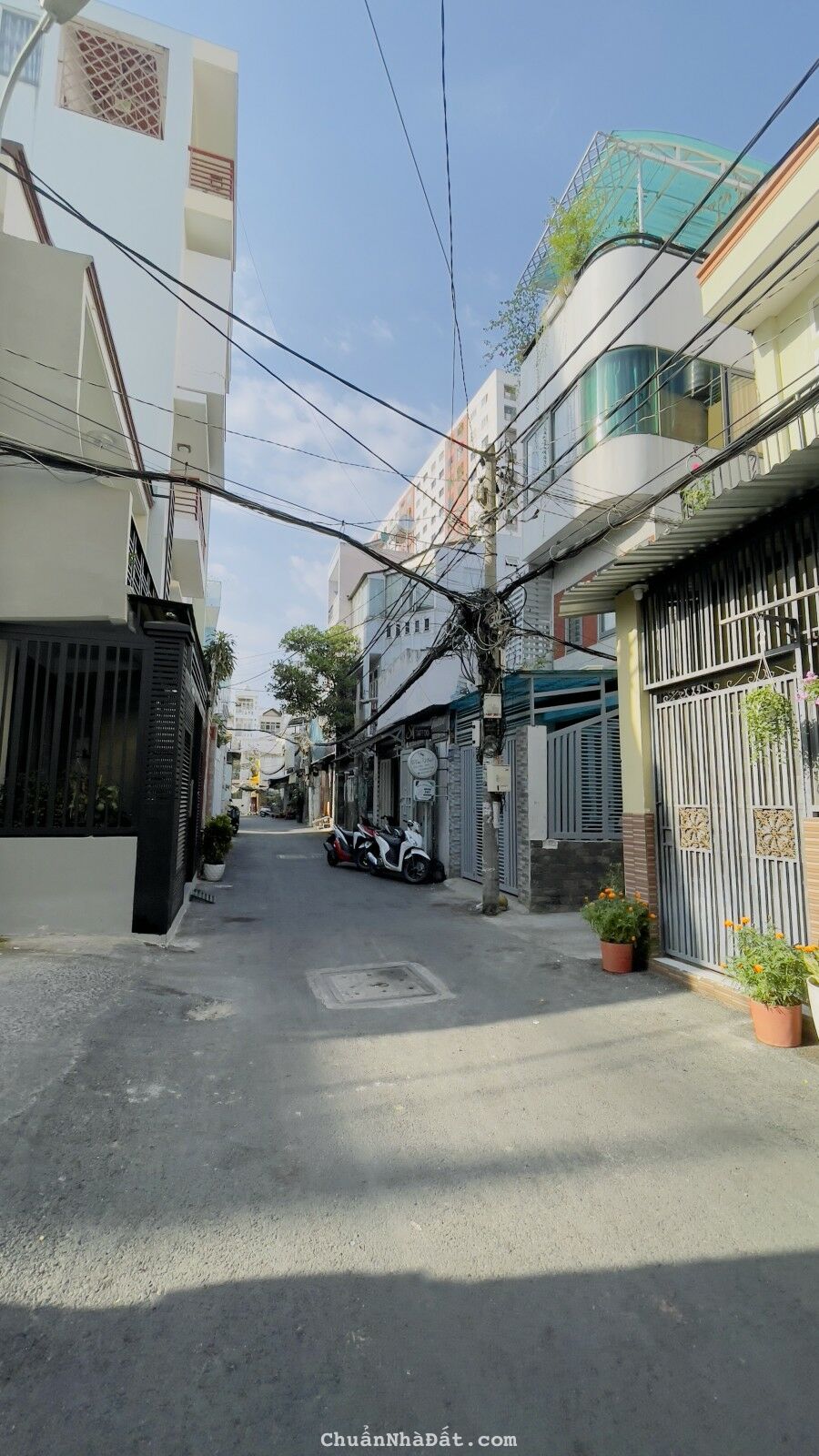 NHÀ XINH SAU LƯNG CHỢ BÀ CHIỂU. DT 30m2. GIÁ 3.3 TỶ NHÀ XINH SAU LƯNG CHỢ BÀ CHIỂU. DT 30m2. GIÁ 3.3 TỶ