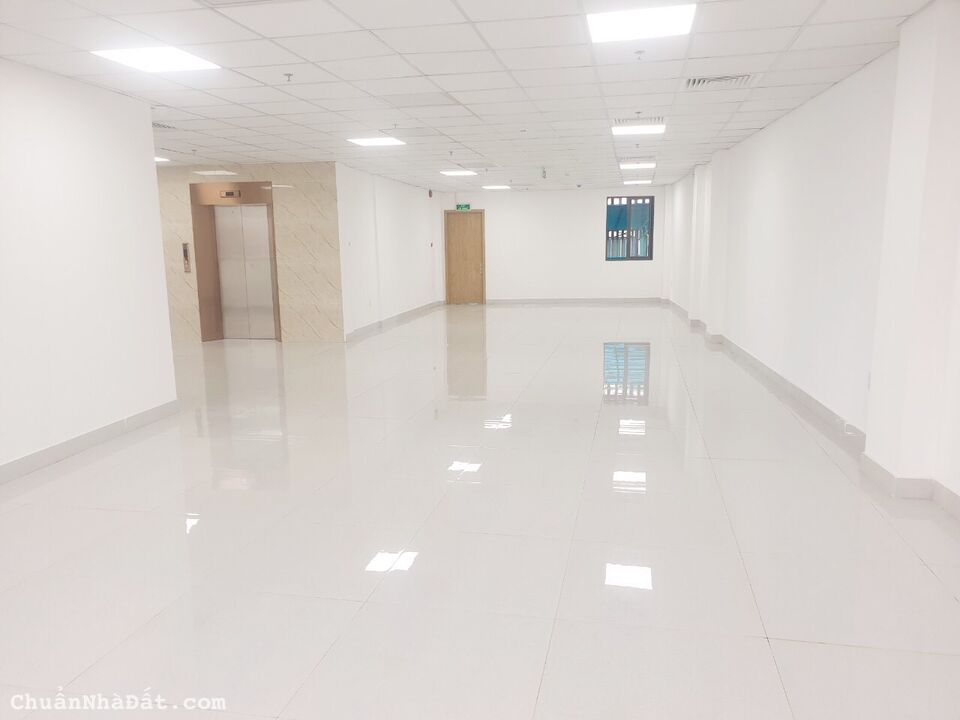 Cho thuê văn phòng mặt tiền 2 chiều Nguyễn Xí, mới tinh DT 110m2 giá chỉ 32tr - Bình Thạnh