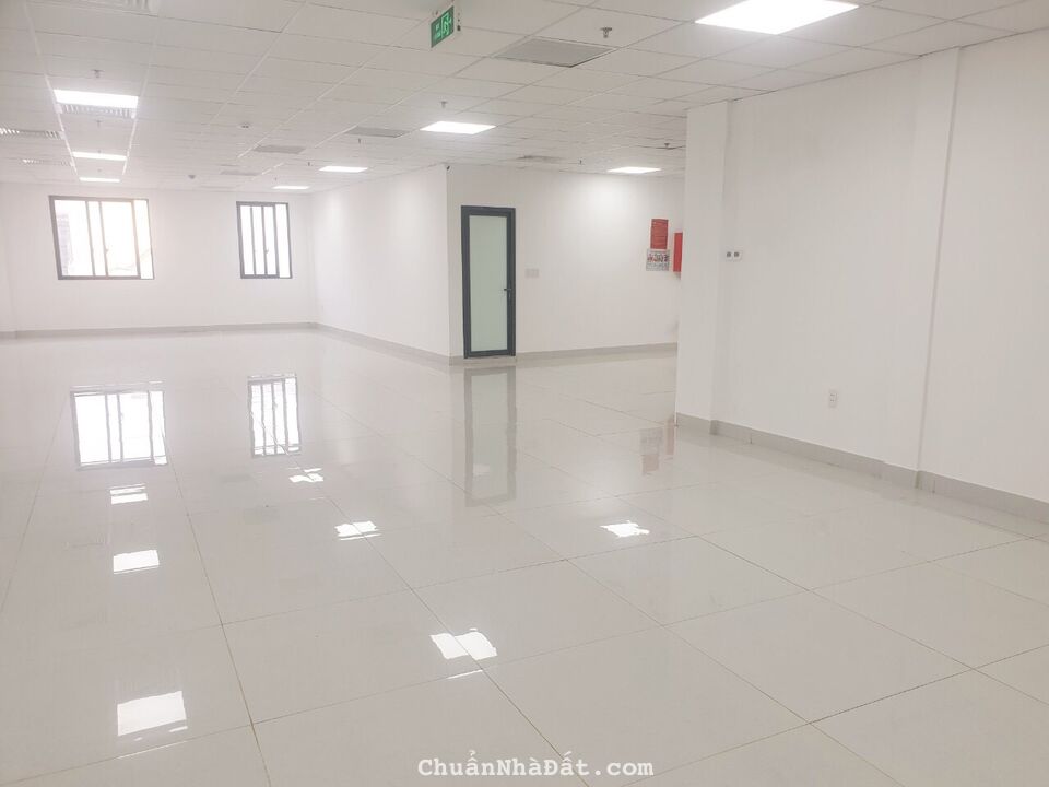 Cho thuê văn phòng mặt tiền 2 chiều Nguyễn Xí, mới tinh DT 110m2 giá chỉ 32tr - Bình Thạnh