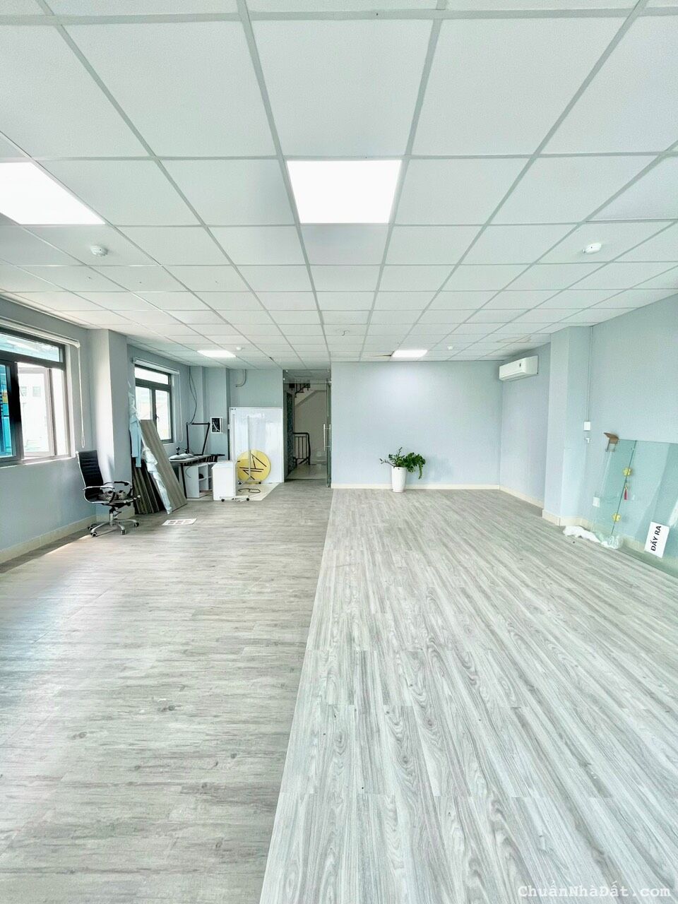 Có ngay văn phòng DT 120m2 nhiều ánh sáng, giá tốt nhất Bình Thạnh. Free phí ngoài giờ.