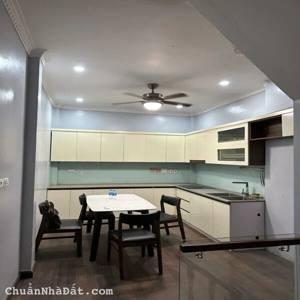 Bán nhà  Âu Cơ - Tây Hồ trên 40m2 oto trong nhà kinh doanh đỉnh giá trên 8 tỷ