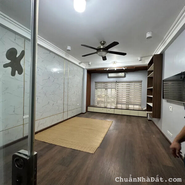 Bán nhà  Âu Cơ - Tây Hồ trên 40m2 oto trong nhà kinh doanh đỉnh giá trên 8 tỷ