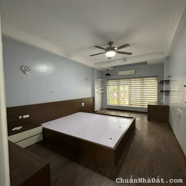 Bán nhà  Âu Cơ - Tây Hồ trên 40m2 oto trong nhà kinh doanh đỉnh giá trên 8 tỷ