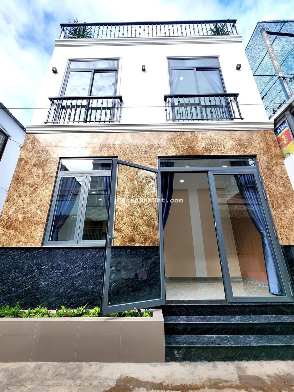 GIẢM 200 TRIỆU - NHÀ TRỆT LẦU + SÂN THƯỢNG - HẺM 3 LÊ HỒNG PHONG 