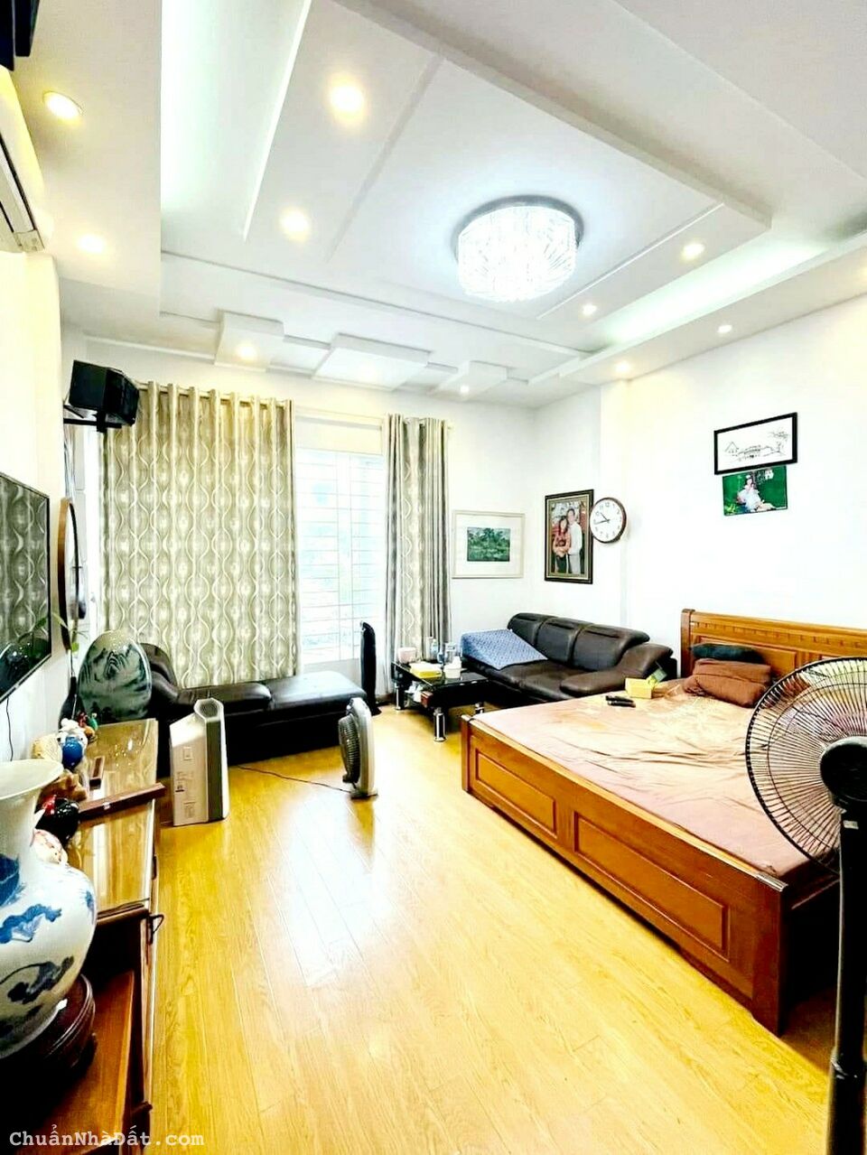 Bán nhà mặt phố Hồng Mai gần Bạch Mai - vỉa hè rộng - kinh doanh đỉnh - nở hậu, 76m2 x 4T, 18.75 tỷ