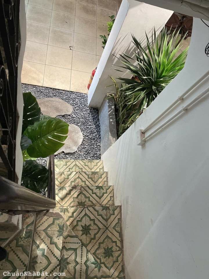 Bán gấp nhà mặt phố Trần Đại Nghĩa HBT, HN. Dt 60m2, mt 12m