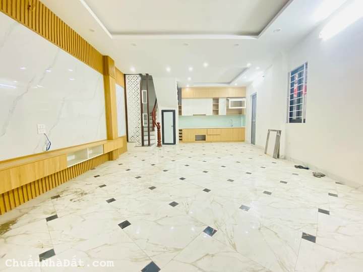 Bán nhà 5 tầng, dt 55m2 phố Tân Mai, Hoàng Mai, Hà Nội. Lô góc, gần oto