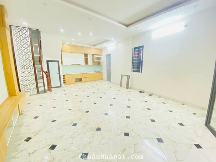 Bán nhà 5 tầng, dt 55m2 phố Tân Mai, Hoàng Mai, Hà Nội. Lô góc, gần oto