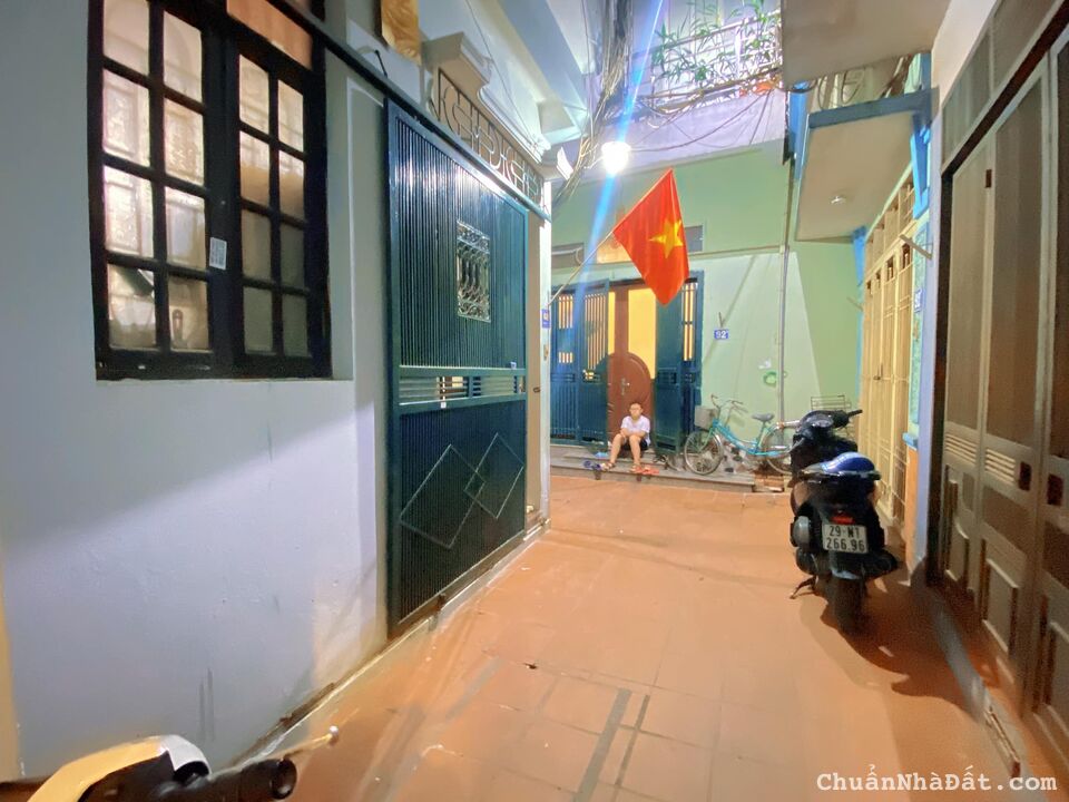 BÁN NHÀ, CẦU GIẤY TẦM TIỀN HIẾM Ô TÔ, TRÁNH NGÕ THÔNG, KINH DOANH FULL NỘI THẤT, GIÁ CHỈ 5 TỶ