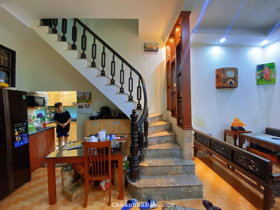 BÁN NHÀ, CẦU GIẤY TẦM TIỀN HIẾM Ô TÔ, TRÁNH NGÕ THÔNG, KINH DOANH FULL NỘI THẤT, GIÁ CHỈ 5 TỶ