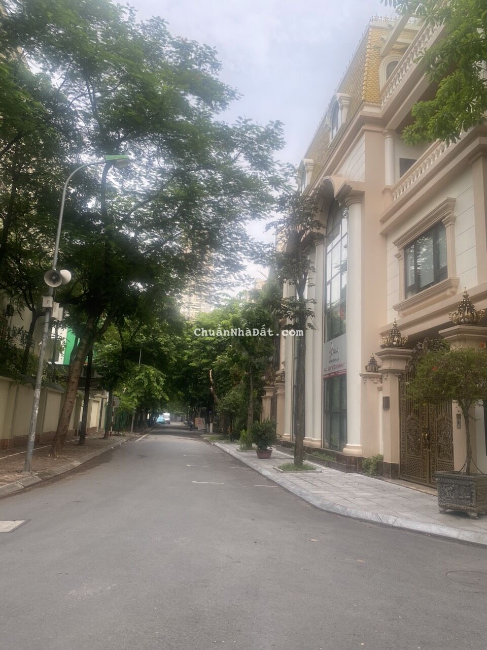 Siêu Hiếm Đất Phố Nguyễn Văn Huyên, 110m, MT 6m, Cạnh Công Viên Nghĩa Đô, Oto, 10 tỷ