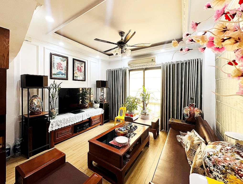 Tôi bán căn nhà ở Linh Đàm, Lô góc 3 thoáng, ô tô đỗ cửa, 45m, 5tầng, mặt tiền rộng