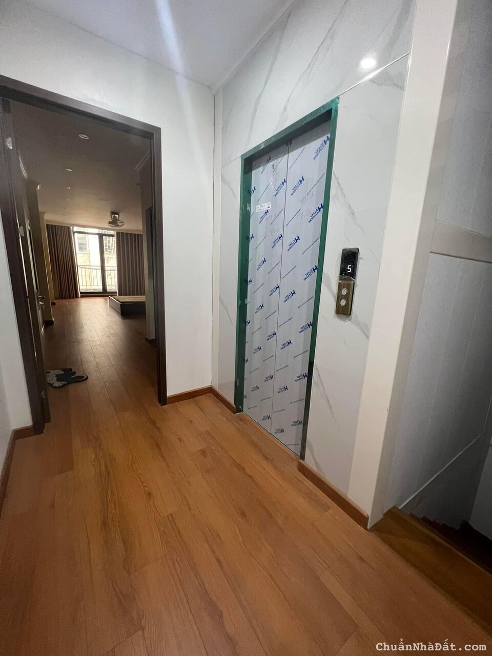 Nhà phố Minh Khai, ngõ to ô tô tránh, kinh doanh ác liệt, 6T thang máy, 72m giá 17.5 tỷ Nhà phố Minh Khai, ngõ to ô tô tránh, kinh doanh ác liệt, 6T thang máy, 72m giá 17.5 tỷ