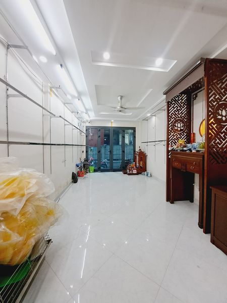 GẦN PHỐ -SÁT HỒ TÂY - NHÀ ĐẸP SẴN Ở - NGÕ THÔNG - KINH DOANH NHỎ - SỔ HOA HẬU