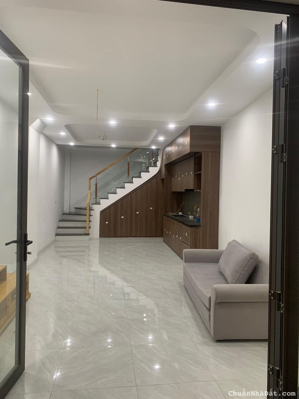 Nhà đẹp ở luôn, trước nhà rộng 2,5m, gần bãi gửi xe ô tô, 40m2 giá 6.3 tỷ Nhà đẹp ở luôn, trước nhà rộng 2,5m, gần bãi gửi xe ô tô, 40m2 giá 6.3 tỷ