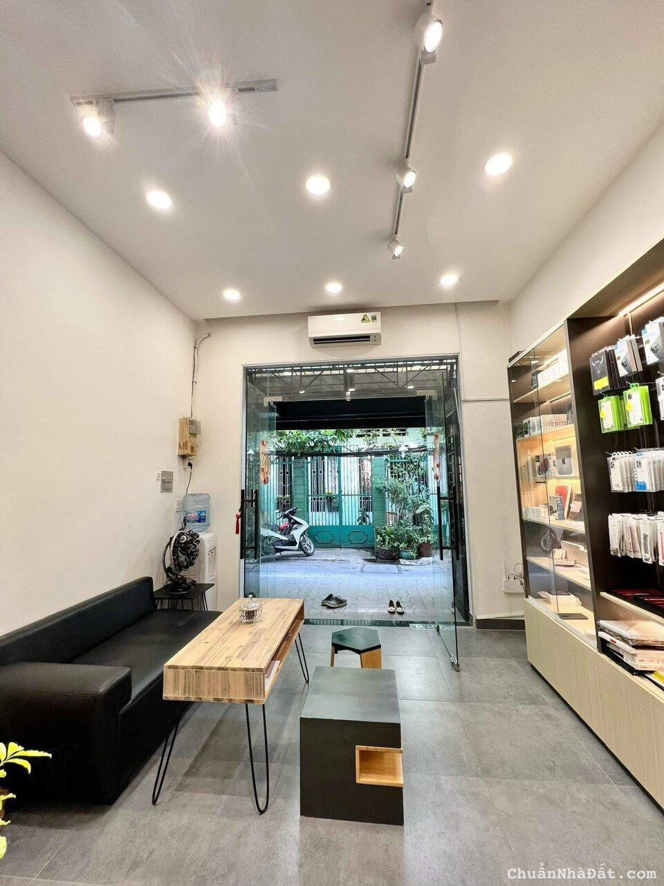 Bán nhà ngộp Nguyễn Đình Chiểu Quận 3 giá 2.25 tỷ sổ hồng riêng