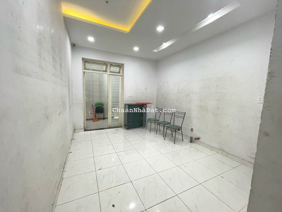  Chủ ngộp bán gấp nhà 3tầng giá 1.98 Tỷ Dương Bá Trạc P1 Q8. Sổ Sẵn