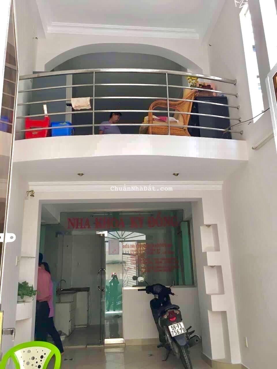 Nhà hẻm ô tô Kỳ Đồng, P9, Q3. DT 47m2 xây 4 tầng, đang cho thuê 17 tr/th. Sổ sẵn Nhà hẻm ô tô Kỳ Đồng, P9, Q3. DT 47m2 xây 4 tầng, đang cho thuê 17 tr/th. Sổ sẵn