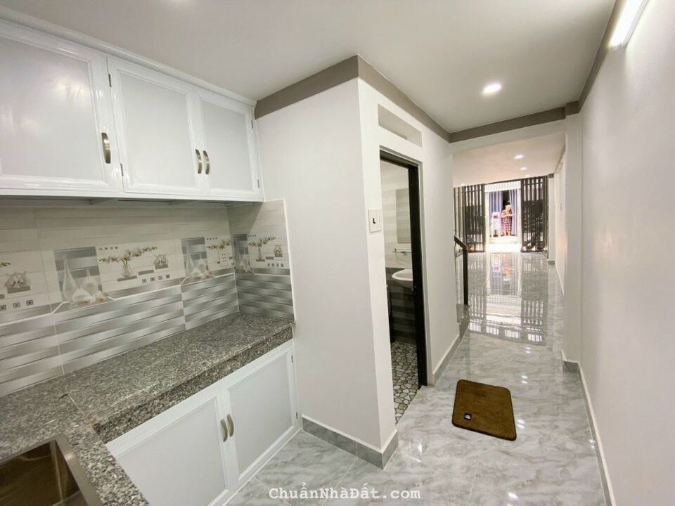 Bán nhà riêng 40m2 giá Huỳnh Văn Nghệ chính chủ tại Tân Bình. Có sổ hồng riêng công chứng ngay. 