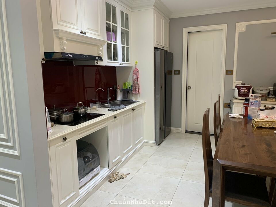 Cho thuê căn hộ 4 PN Vinhomes Nguyễn Chí Thanh (full đồ, 167 m2, giá 35 tr), LH: 0912 396 400