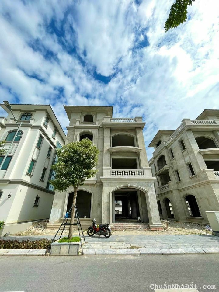 Biệt Thự Đồi Beverly Hills 306m2 View Biển trung tâm Du lịch Bãi Cháy, Hạ Long.