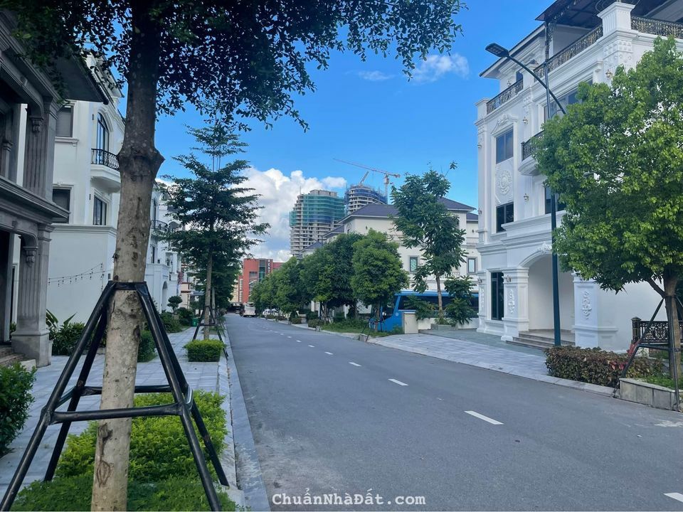 Cần bán biệt thự đơn lập 322m2 đồi View Biển trung tâm du lịch Bãi cháy tp Hạ Long Quảng Ninh. Cần bán biệt thự đơn lập 322m2 đồi View Biển trung tâm du lịch Bãi cháy tp Hạ Long Quảng Ninh.