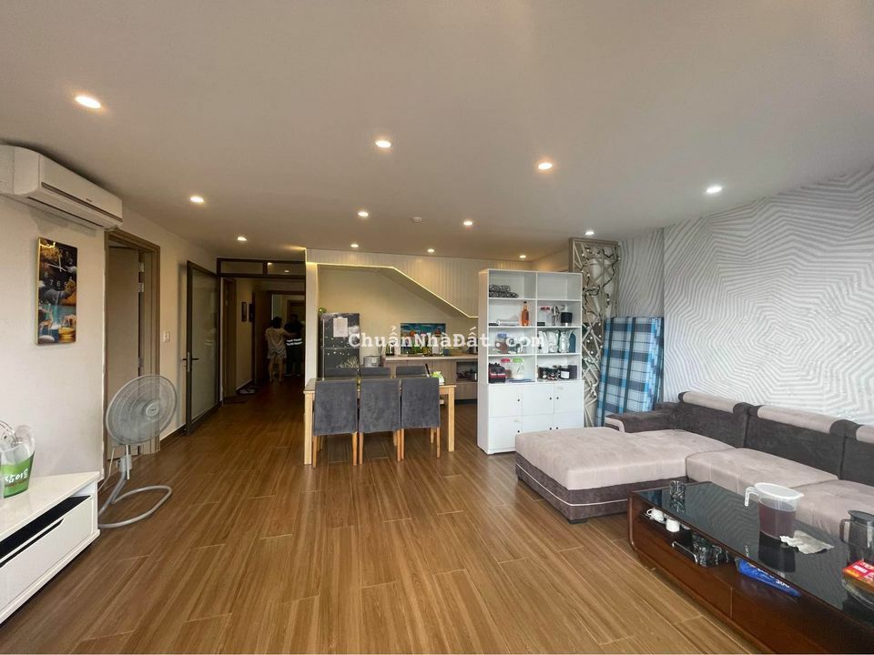 Bán hoặc cho thuê căn nhà Sân vườn chân đế toà chung cư Bim 24 tầng, trung tâm Hùng Thắng, Bãi Cháy